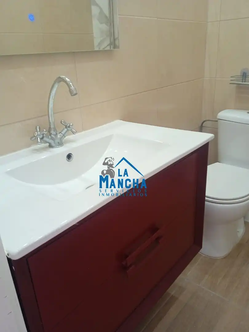 Bathroom of Flat for sale in Almansa  with Furnished and Balcony