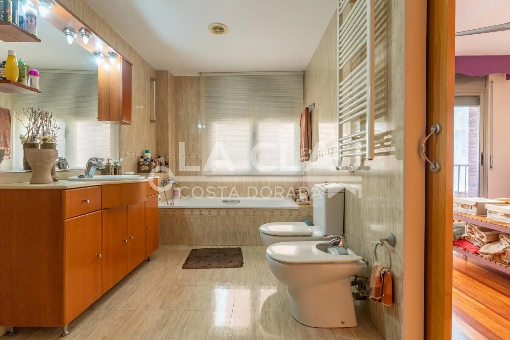 Badezimmer von Einfamilien-Reihenhaus zum Verkauf in Gavà mit Heizung