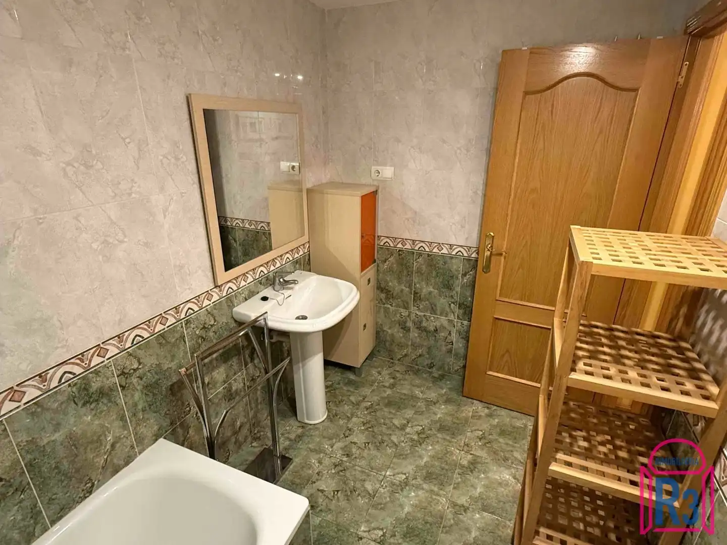 Baño de Apartamento de alquiler en León Capital  con Calefacción, Terraza y Amueblado