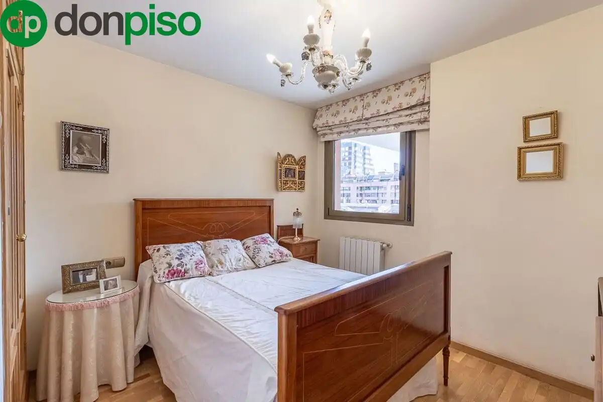 Bedroom of Flat for sale in Granada