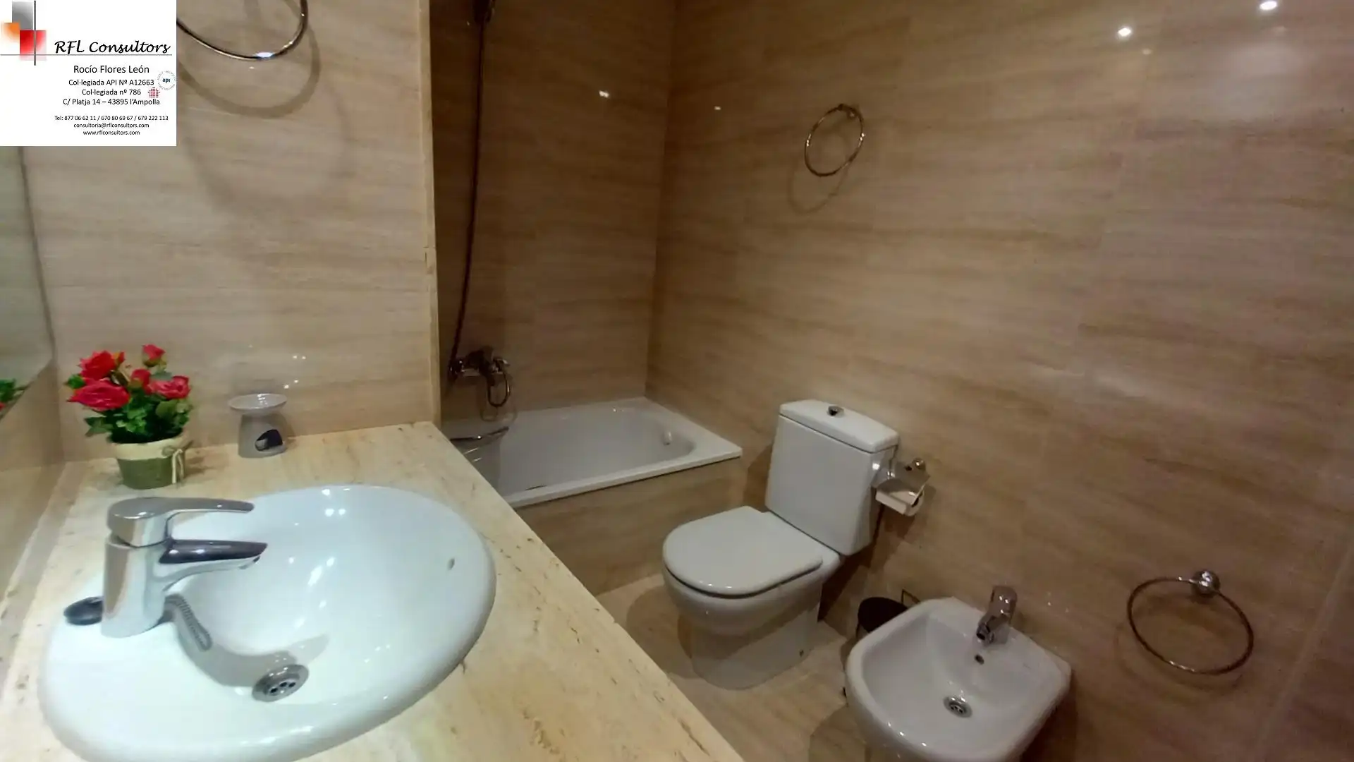 Baño de Apartamento en venta en L'Ampolla con Terraza, Amueblado y Piscina comunitaria