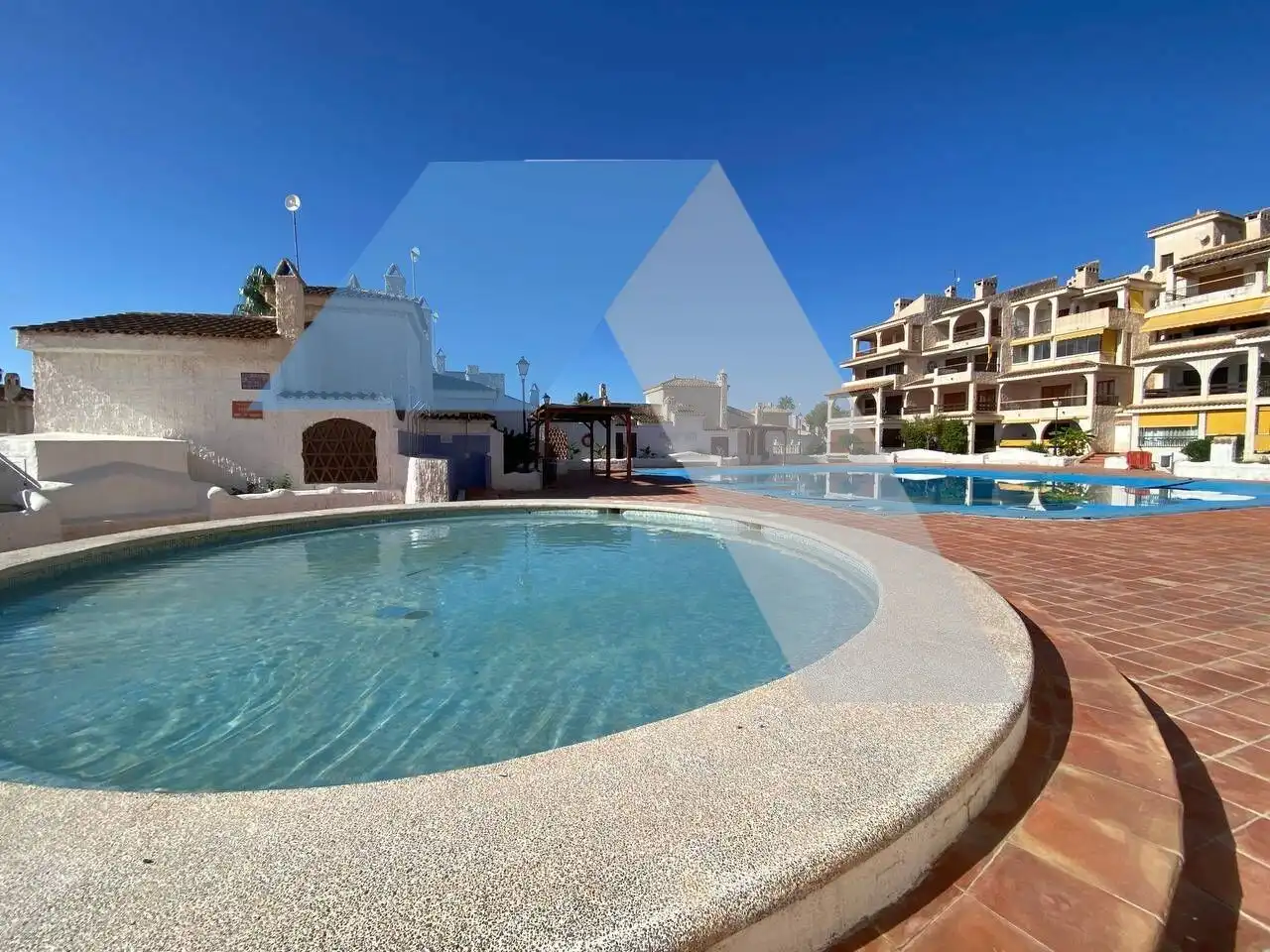 Schwimmbecken von Haus oder Chalet zum Verkauf in Santa Pola mit Klimaanlage, Heizung und Privatgarten