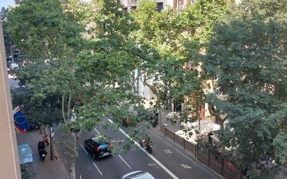 Vista exterior de Pis de lloguer en  Barcelona Capital amb Calefacció
