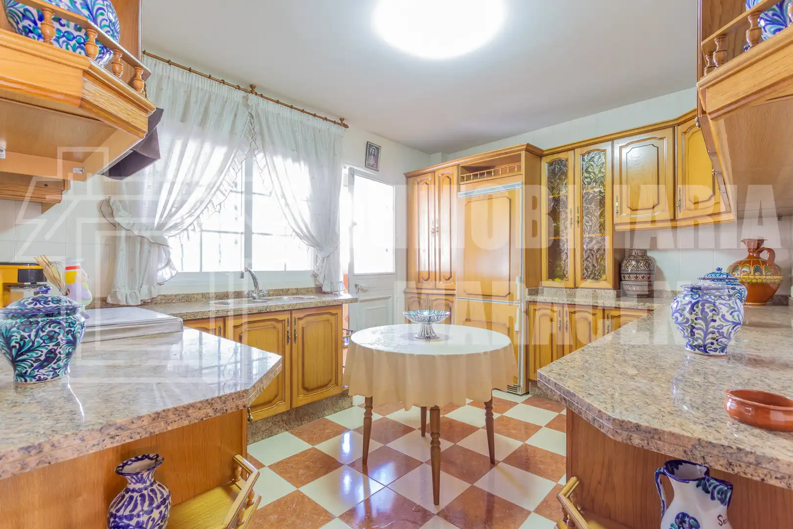 Kitchen of Houses for sale in Granada  with Air Conditioner, Terrace and Oven