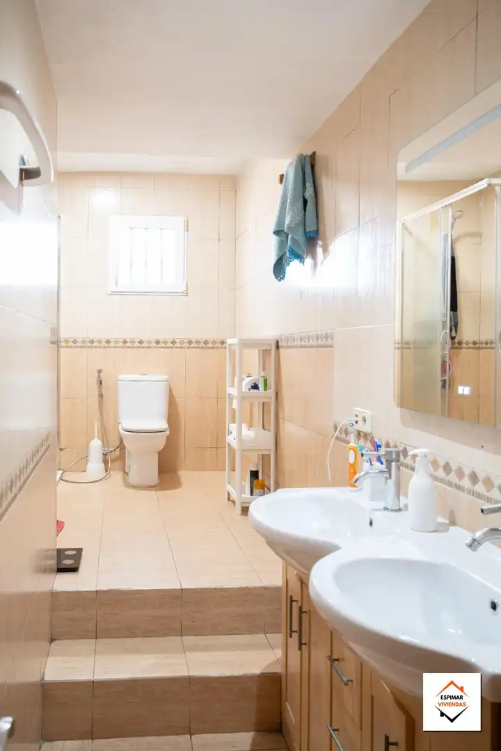 Badezimmer von Einfamilien-Reihenhaus zum Verkauf in Utebo mit Terrasse