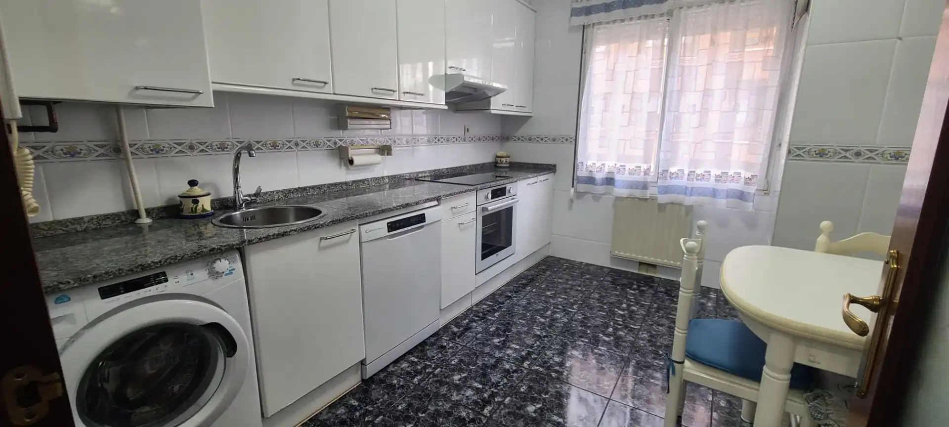 Cocina de Piso de alquiler en Gijón  con Calefacción y Amueblado