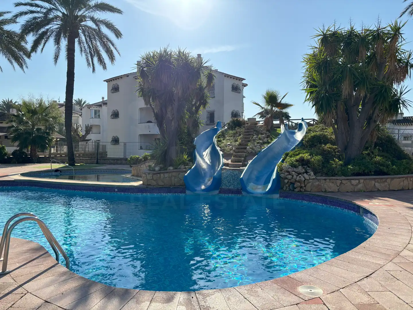 Piscina de Pis de lloguer en Dénia