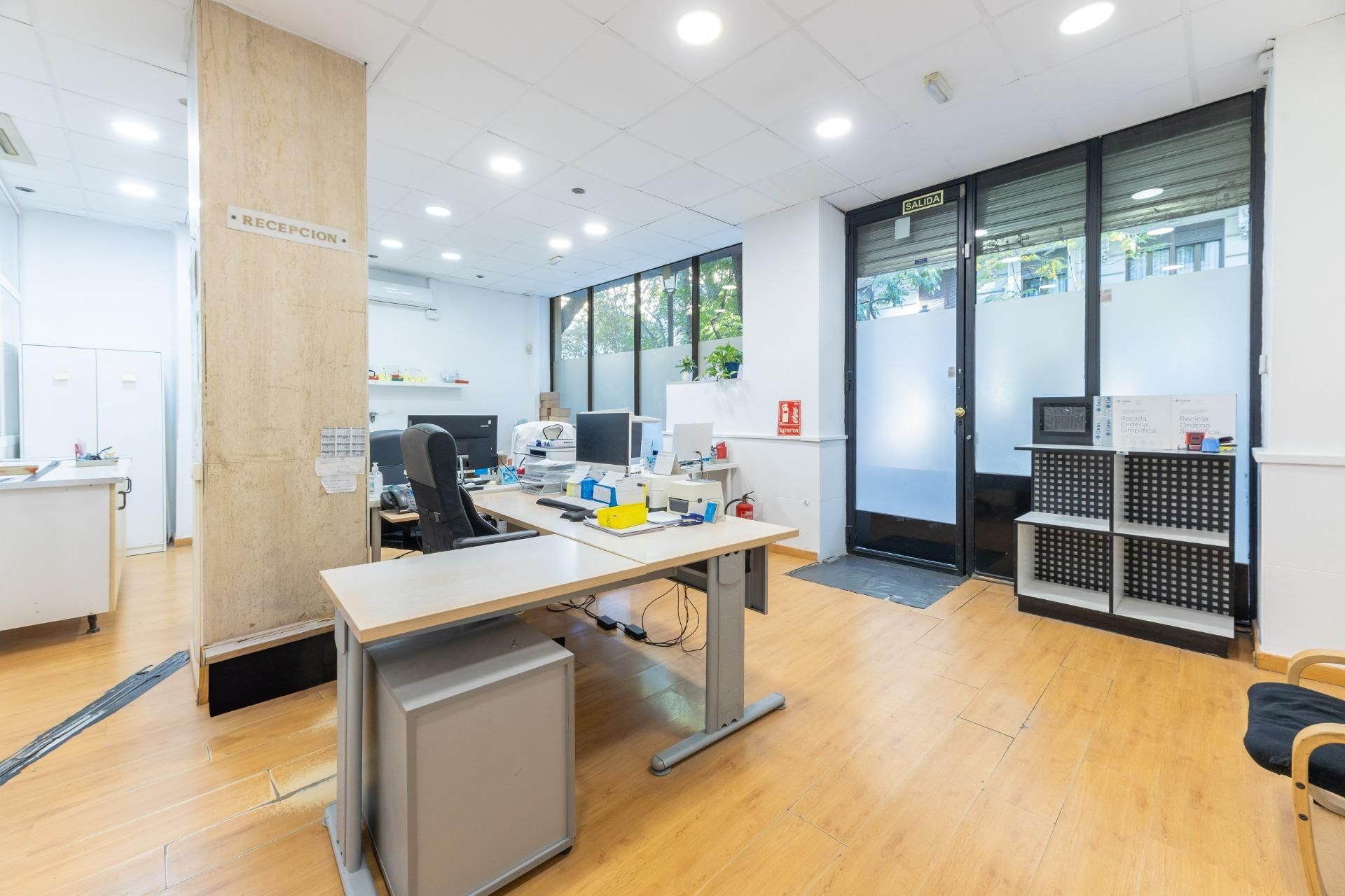 Premises for rent in  Valencia Capital  with Air Conditioner