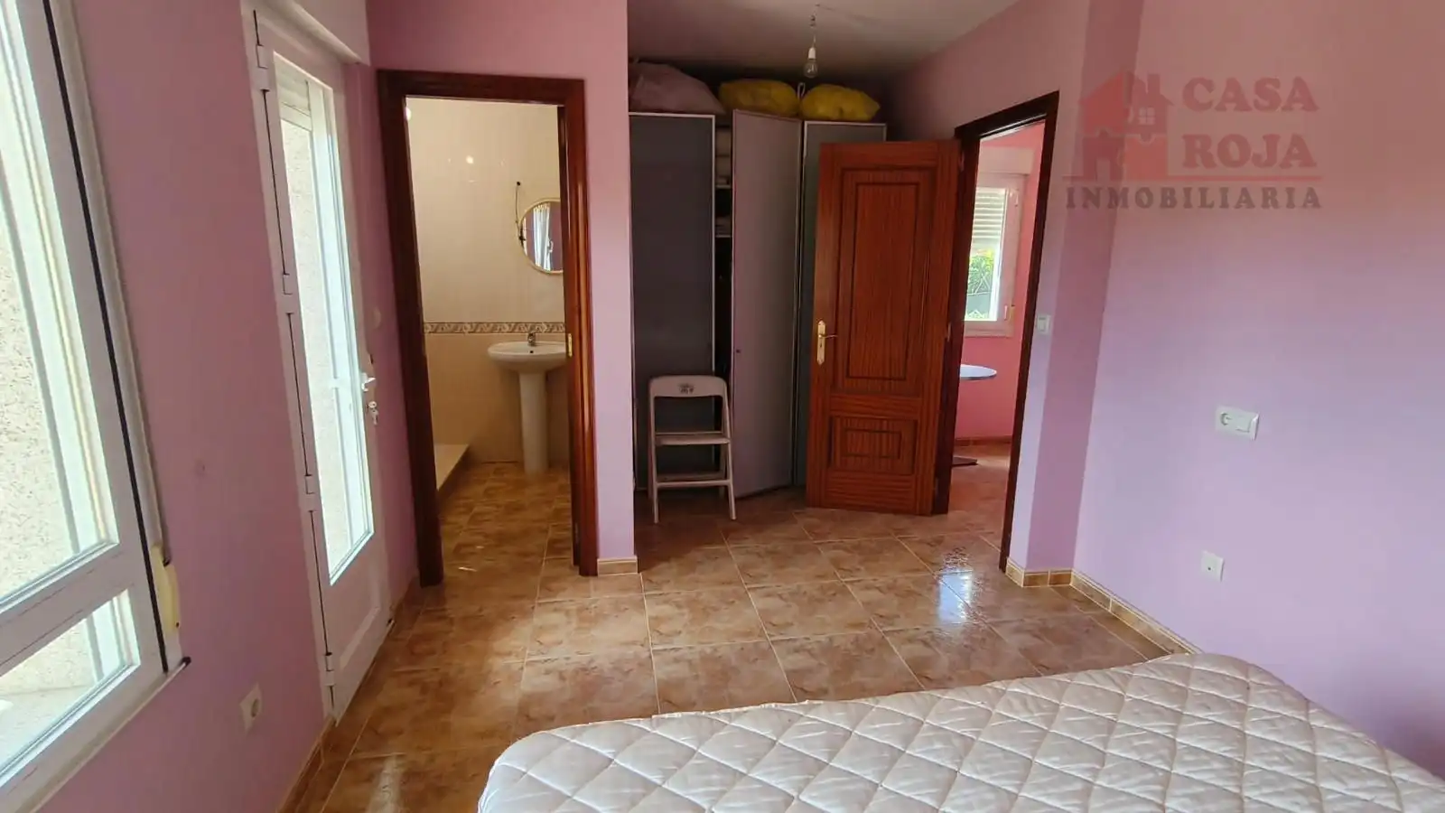 Dormitori de Casa o xalet en venda en Cangas  amb Calefacció, Terrassa i Moblat
