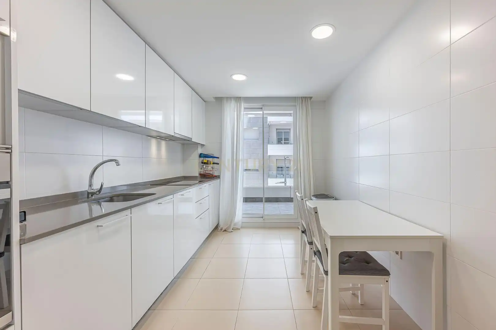 Cuina de Apartament en venda en Marbella amb Aire condicionat, Traster i Forn