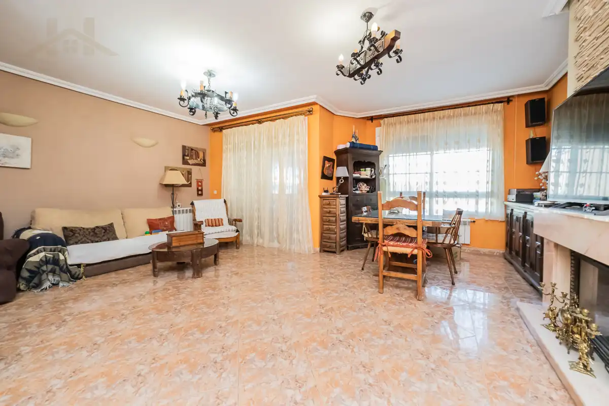 Casa aparellada amb terrassa en venda a Calle Sierra de Gredos 64, imagen 10