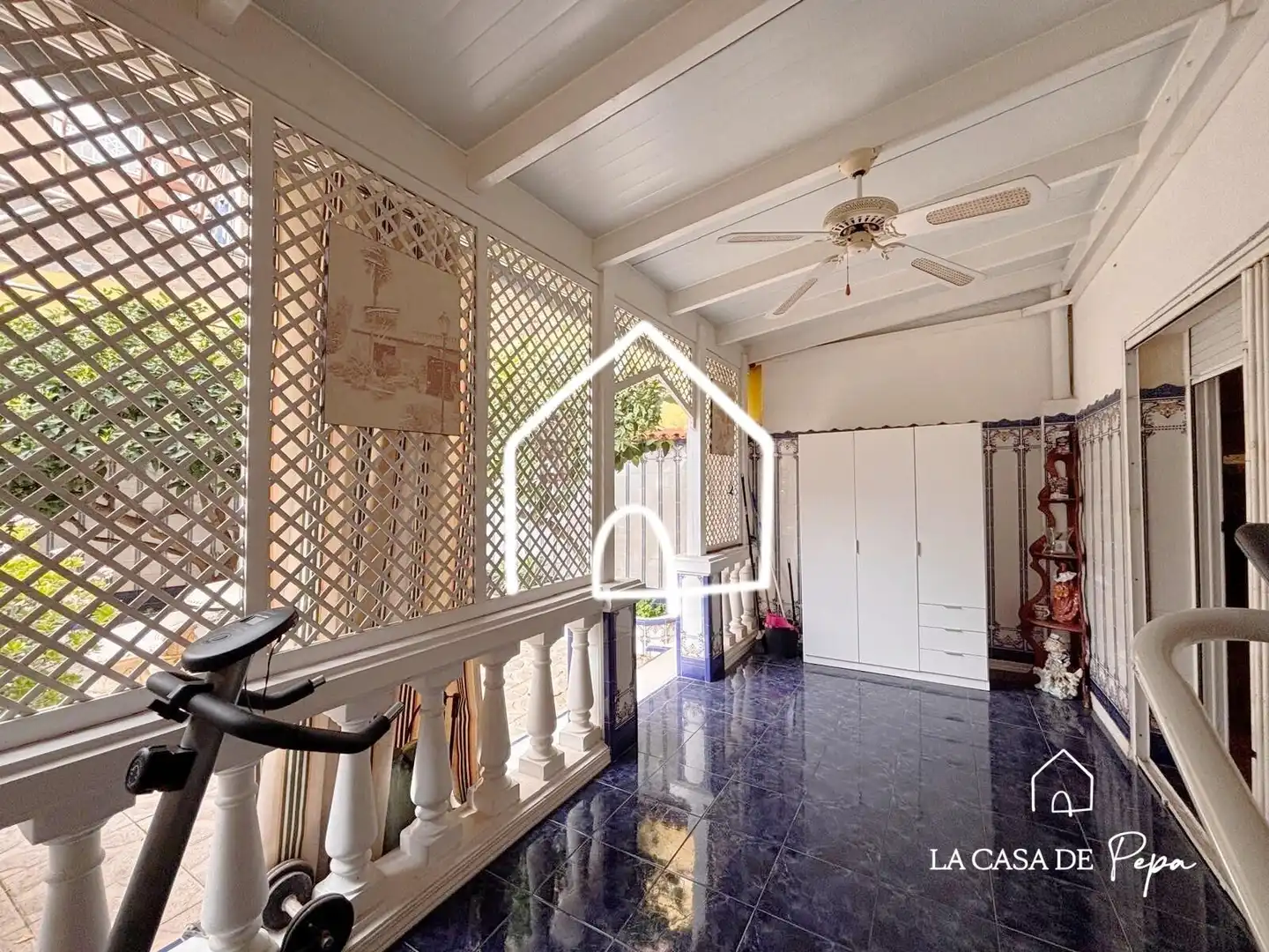 Vista exterior de Casa adosada en venta en Viladecans con Aire acondicionado, Calefacción y Jardín privado