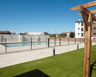 Piscina de Apartament de lloguer en Talavera de la Reina amb Aire condicionat