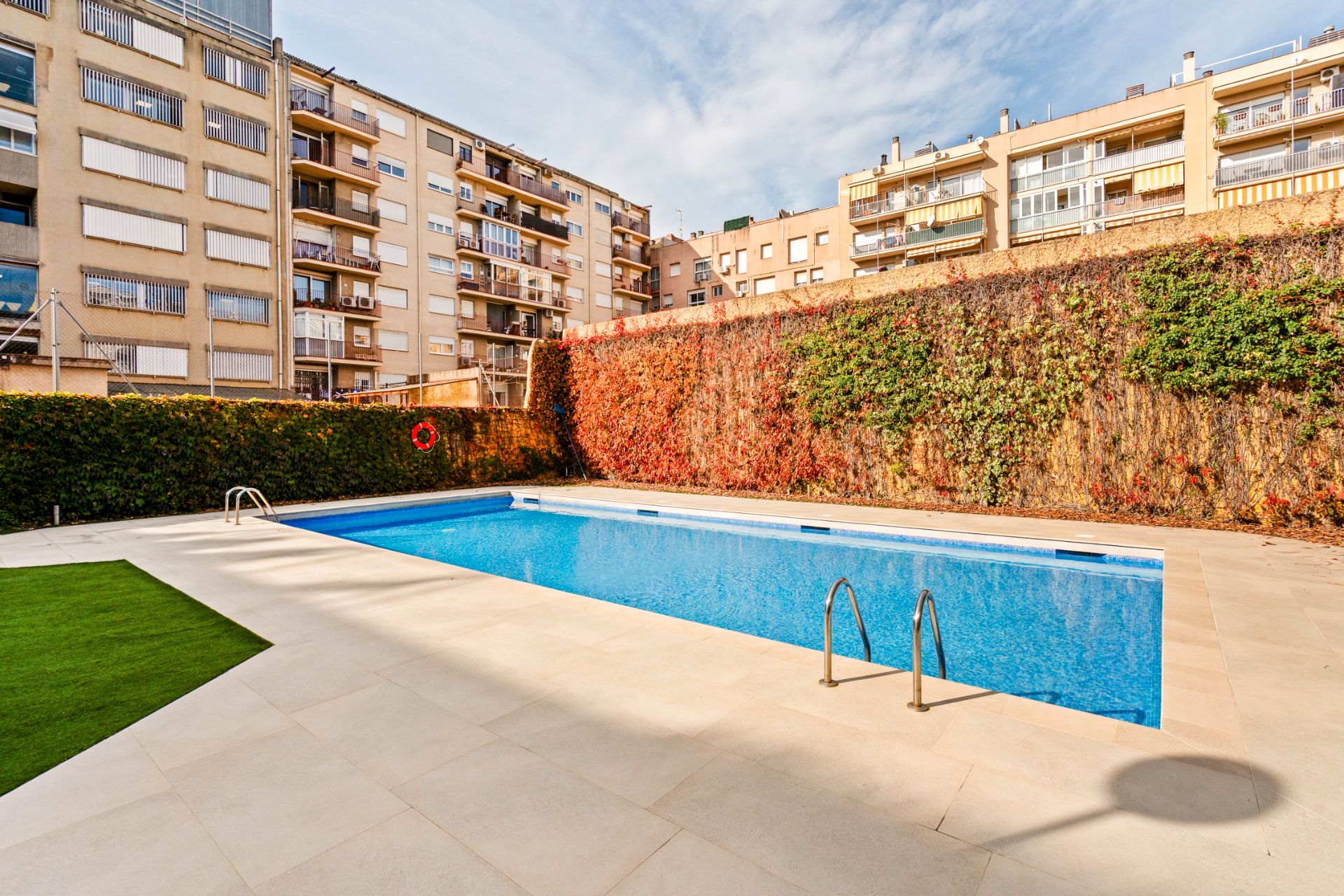 Swimming pool of Duplex for sale in Terrassa  with Air Conditioner, Heating and Parquet flooring