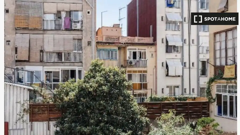 Terrassa de Pis per a compartir en Barcelona amb Aire condicionat, Calefacció i Moblat