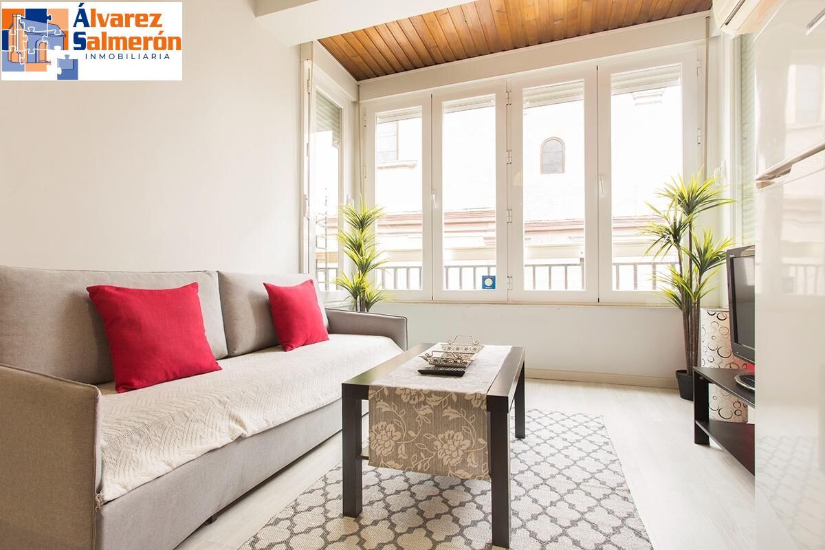 Sala d'estar de Pis en venda en  Granada Capital amb Aire condicionat i Balcó