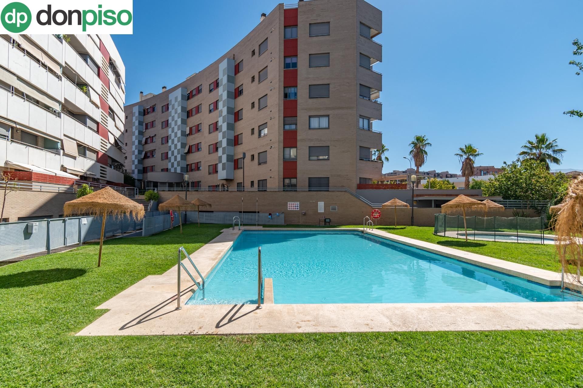 Exterior view of Flat for sale in  Granada Capital  with Heating, Private garden and Terrace