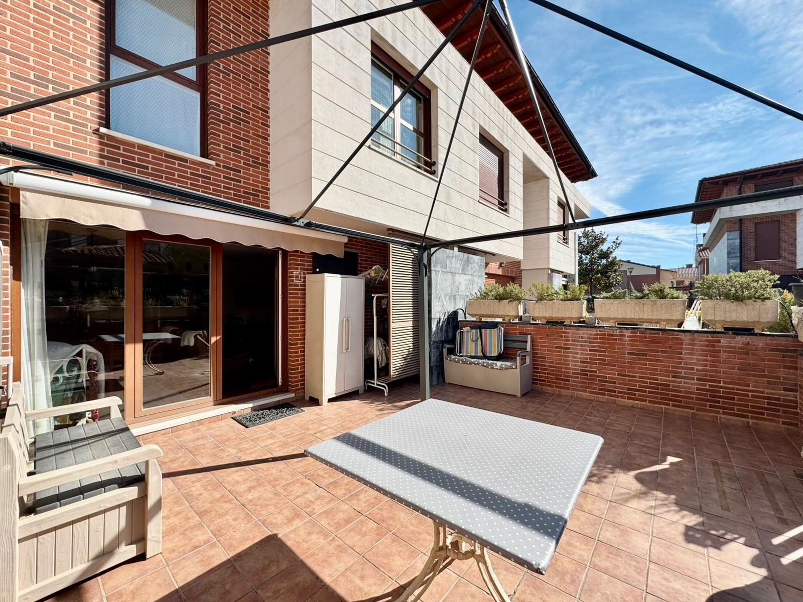 Terrace of Single-family semi-detached for sale in Miranda de Ebro  with Private garden and Community pool