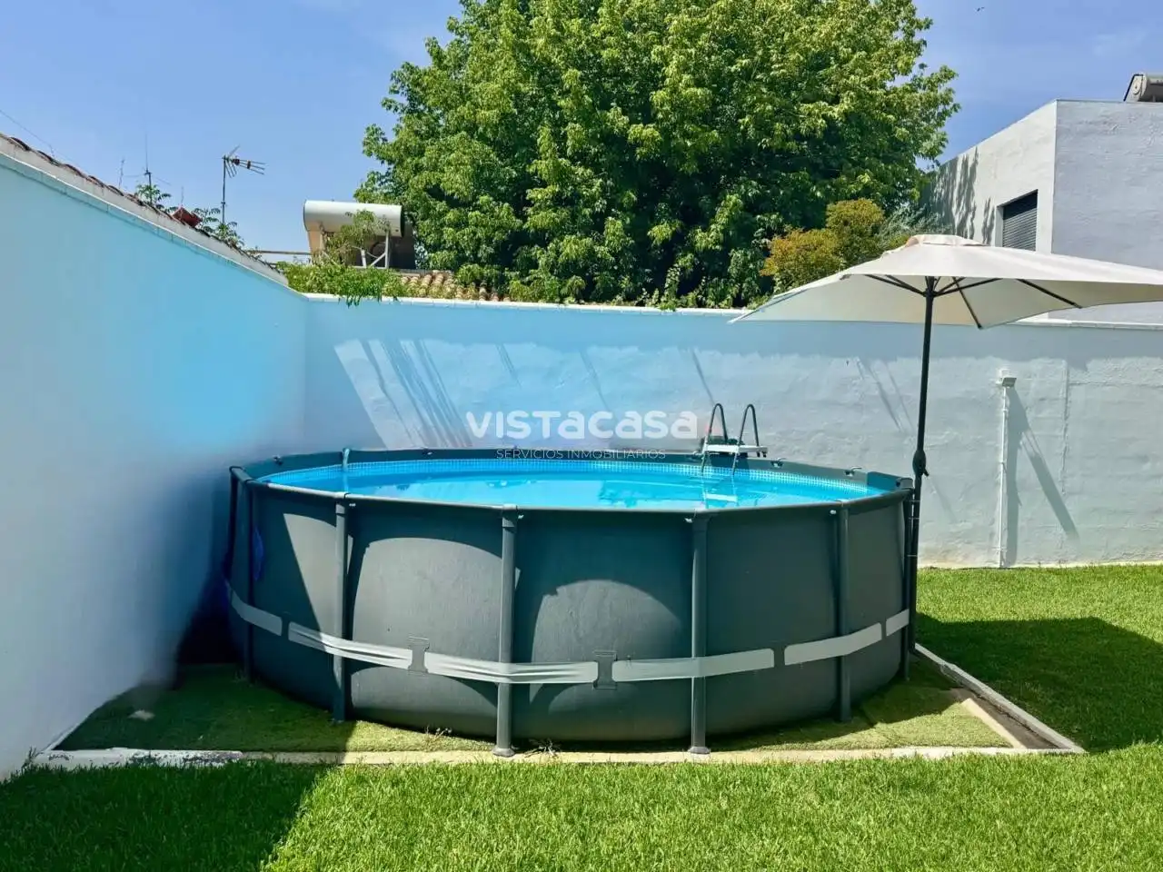 Piscina de Casa o chalet en venta en Mairena del Alcor con Aire acondicionado, Calefacción y Jardín privado