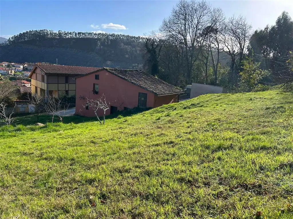 Casa o xalet en venda en Val de San Vicente  amb Jardí privat i Moblat