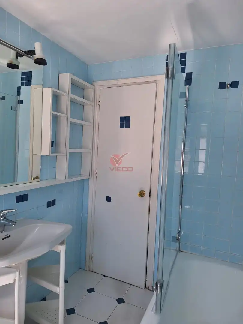 Badezimmer von Wohnung zur Miete in Cuenca mit Heizung und Möbliert