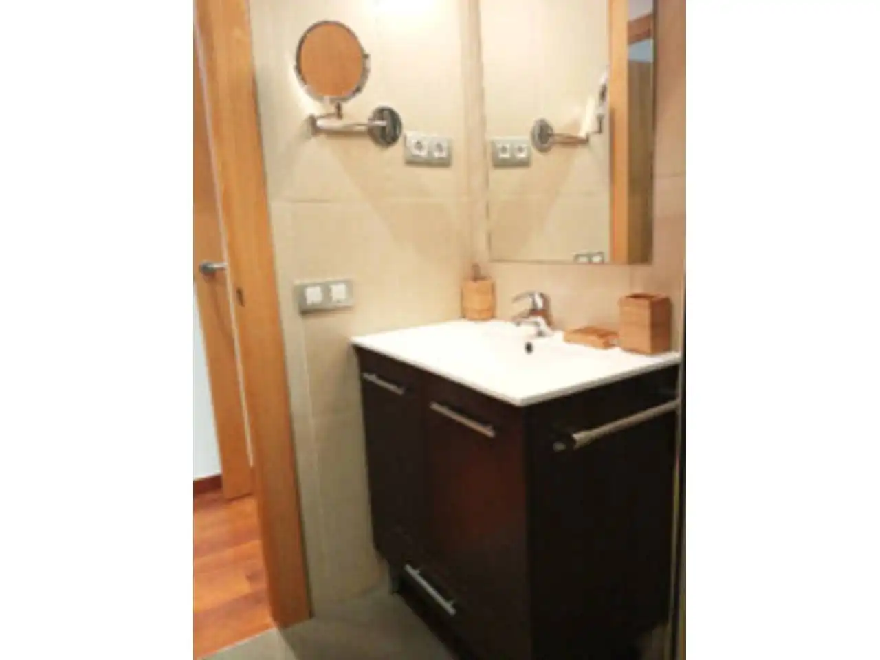 Bathroom of Flat for rent in Terrassa  with Air Conditioner, Parquet flooring and Terrace