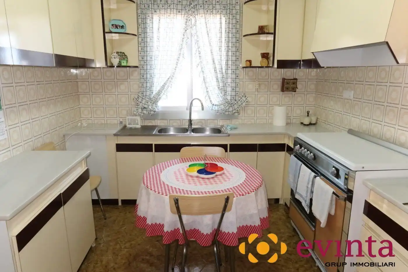 Cocina de Casa o chalet en venta en Vallirana con Calefacción, Jardín privado y Trastero