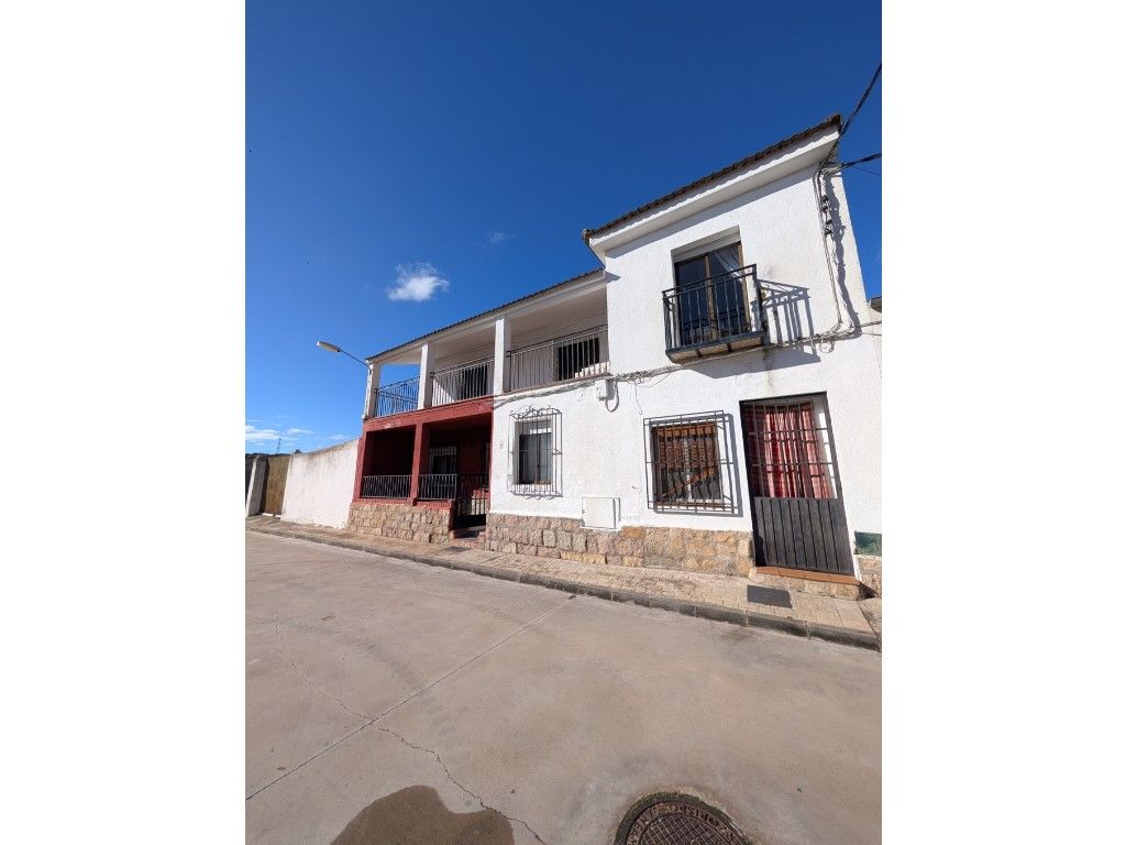 Vista exterior de Casa o chalet en venta en El Puente del Arzobispo con Aire acondicionado