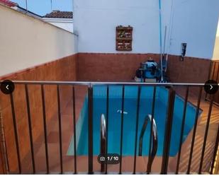 Piscina de Casa adosada en venda en Mengíbar amb Aire condicionat, Terrassa i Piscina