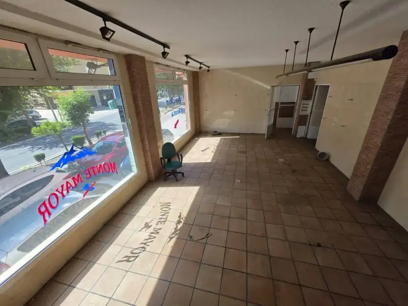 Local en venta en Baños de Montemayor