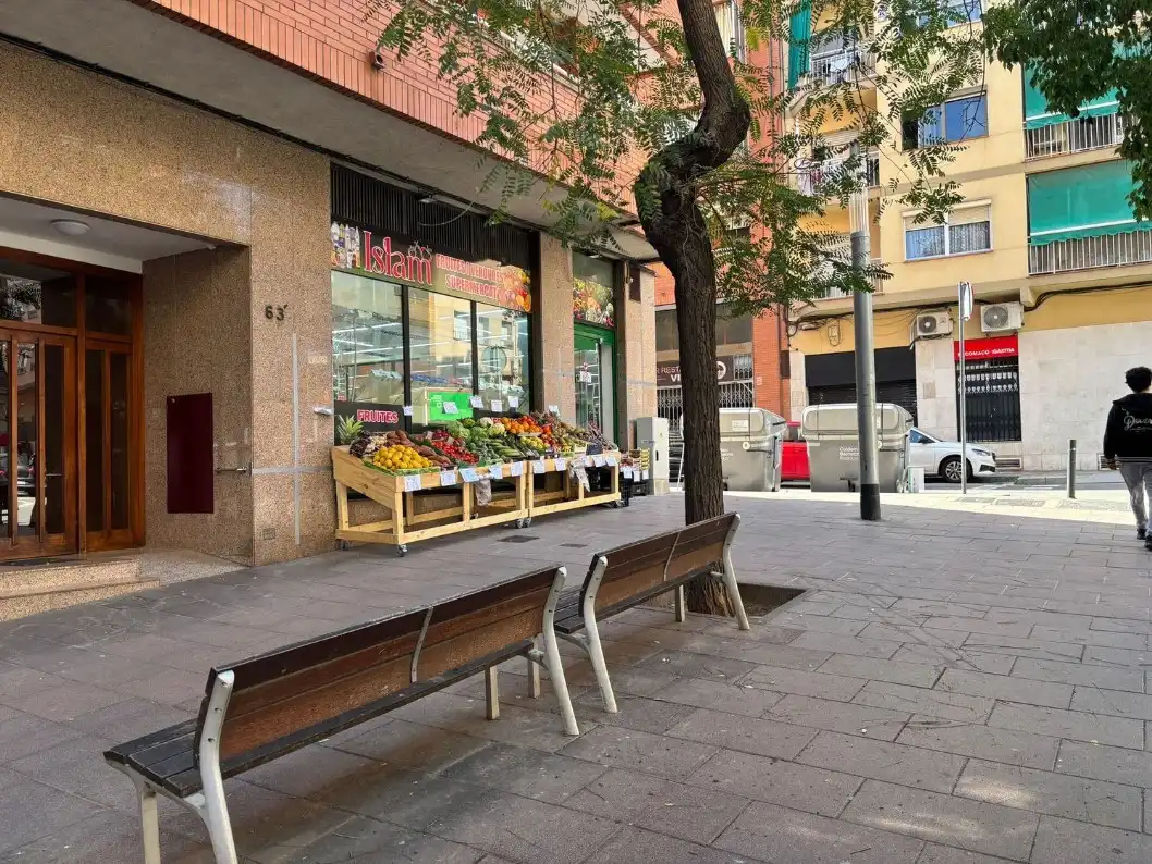 Vista exterior de Local en venta en Barcelona