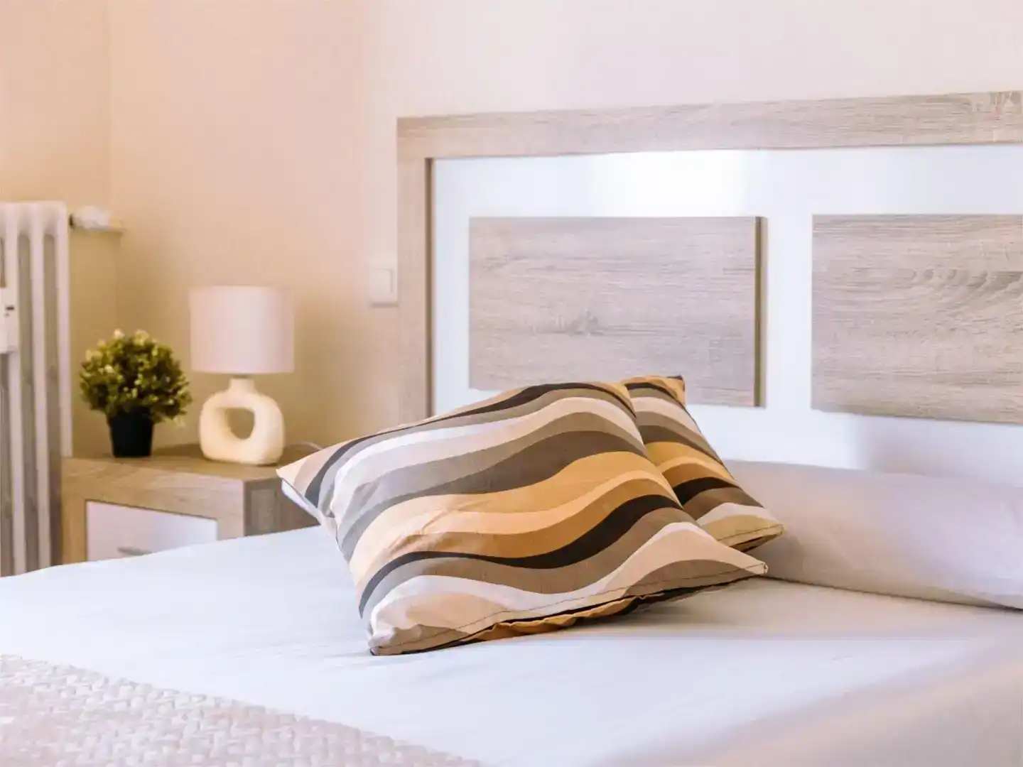Schlafzimmer von Wohnung zur Miete in Haro mit Balkon