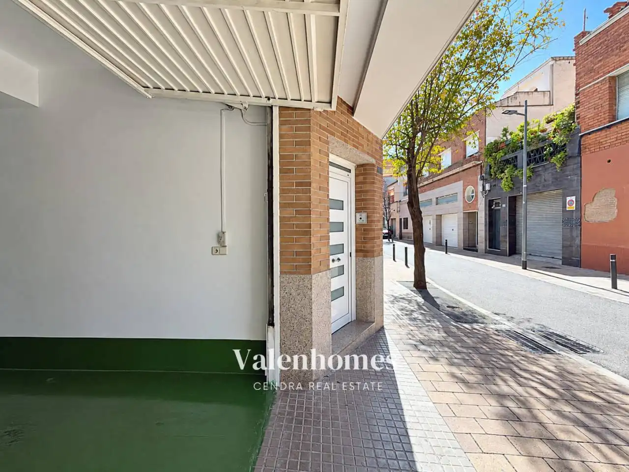Vista exterior de Casa o chalet en venta en Terrassa con Aire acondicionado, Calefacción y Terraza