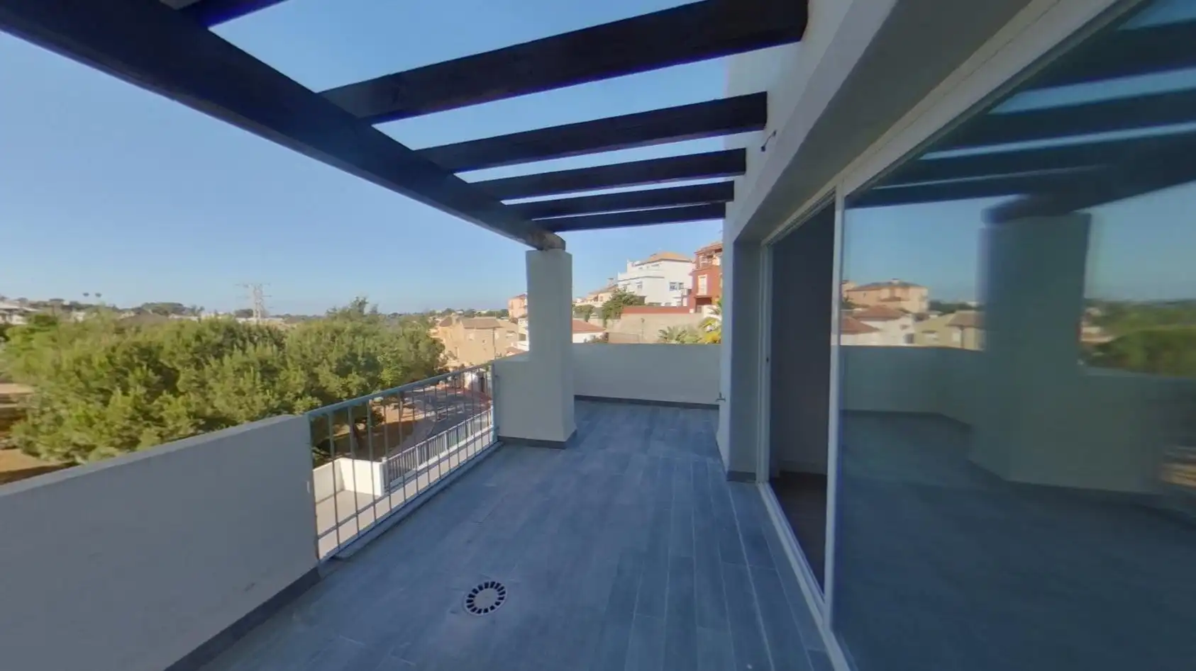 Terraza de Planta baja en venta en Marbella con Piscina y Piscina comunitaria
