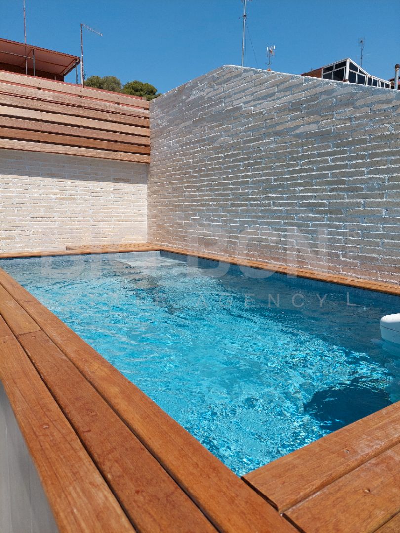 Swimming pool of Single-family semi-detached to rent in Esplugues de Llobregat  with Air Conditioner, Heating and Parquet flooring