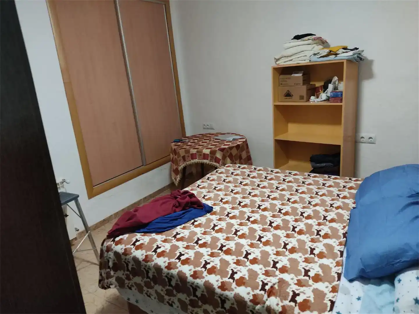 Habitación de Casa adosada en venta en Baza con Aire acondicionado y Balcón