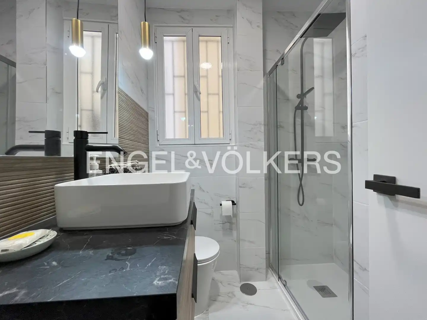 Baño de Piso de alquiler en Madrid con Aire acondicionado y Calefacción
