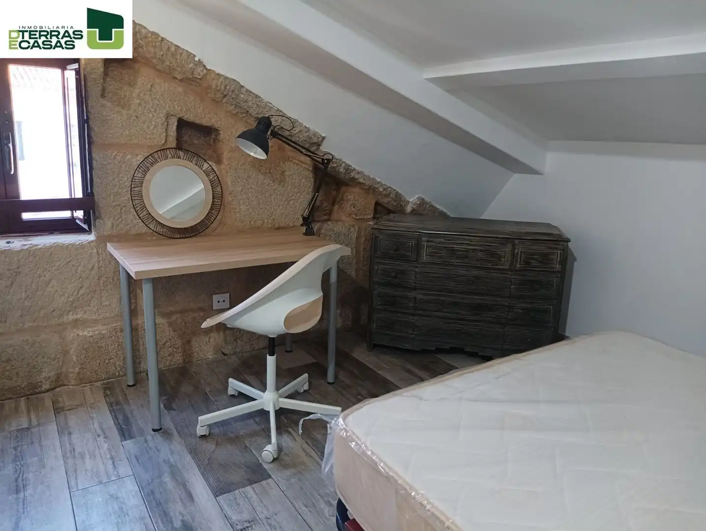 Habitación de Ático de alquiler en Pontevedra Capital  con Calefacción, Terraza y Amueblado