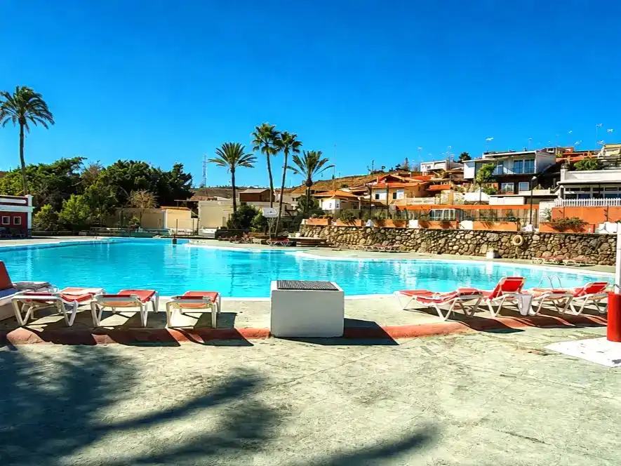 Piscina de Pis en venda en San Bartolomé de Tirajana amb Piscina i Moblat