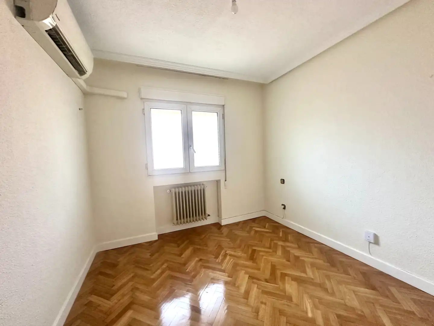 Habitación de Piso en venta en Madrid con Calefacción, Trastero y Horno