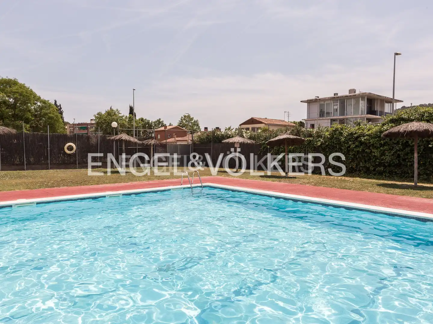 Piscina de Casa o xalet en venda en Cerdanyola del Vallès amb Aire condicionat, Calefacció i Jardí privat