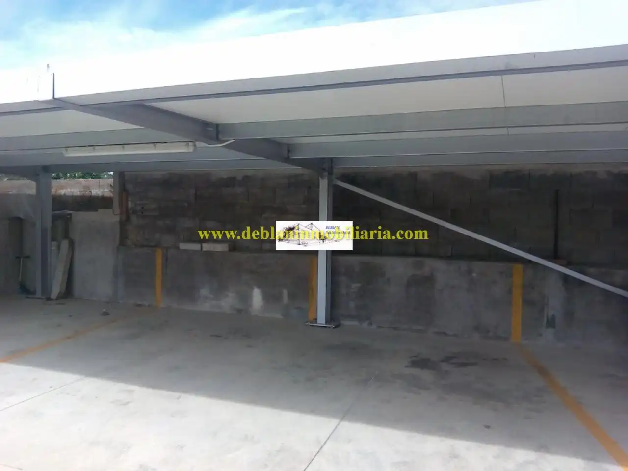 Parking of Flat for rent in Tui  with Heating