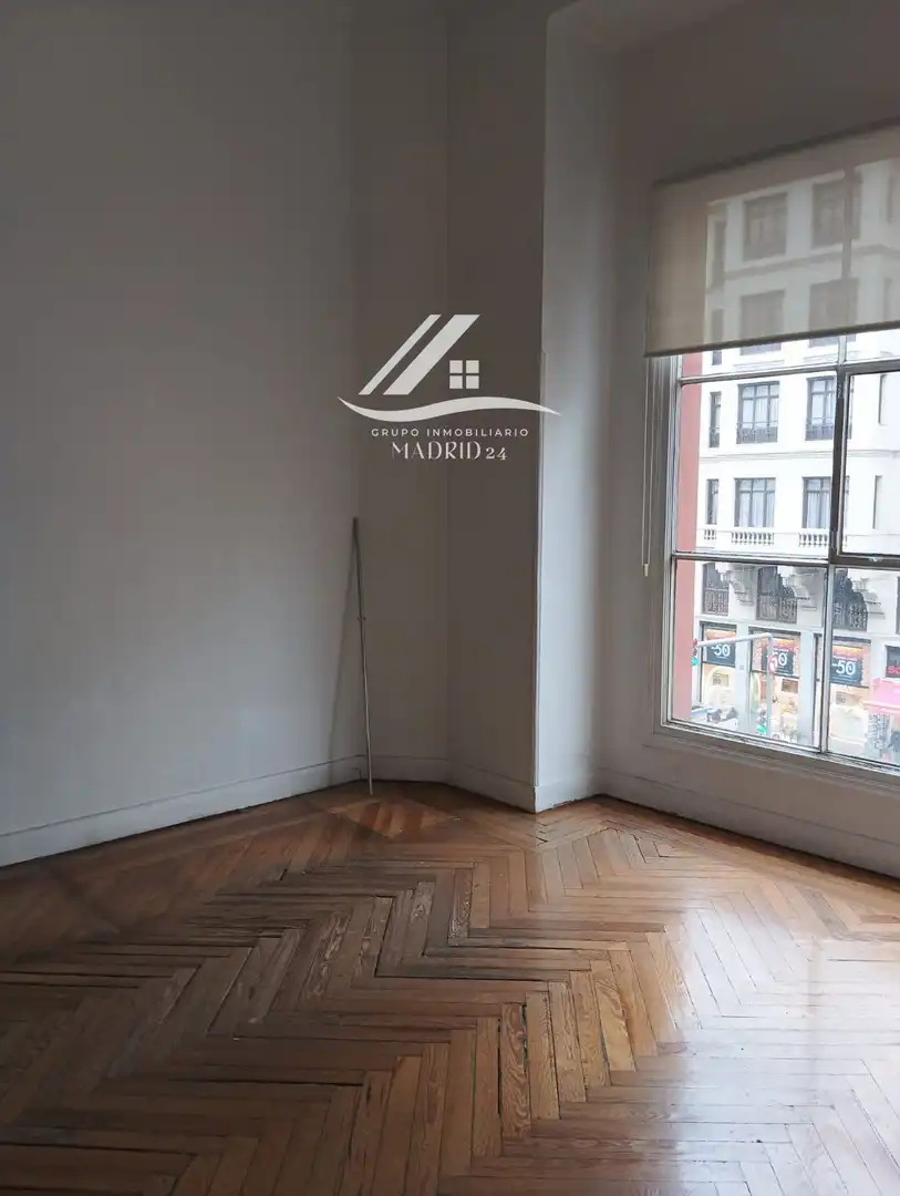 Schlafzimmer von Büro zur Miete in Madrid
