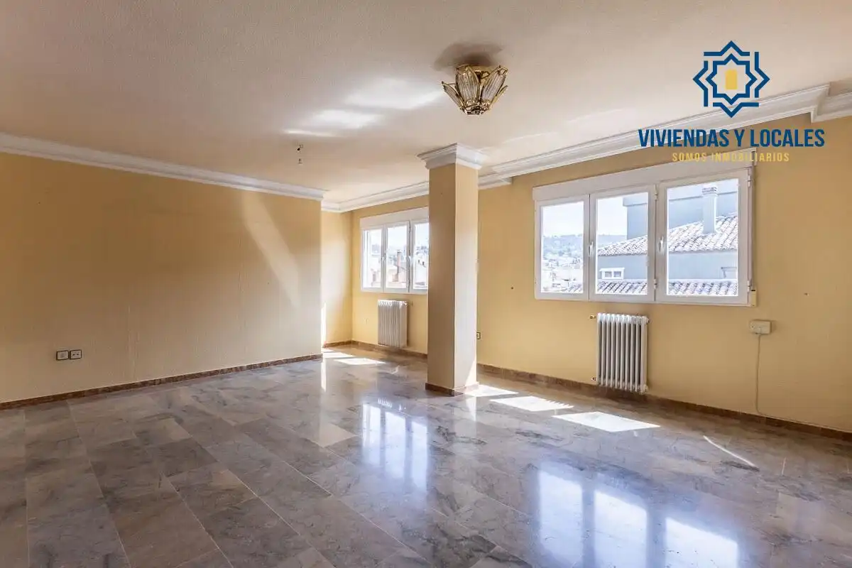 Piso con ascensor en venta en Calle MARQUES DE MONDEJAR