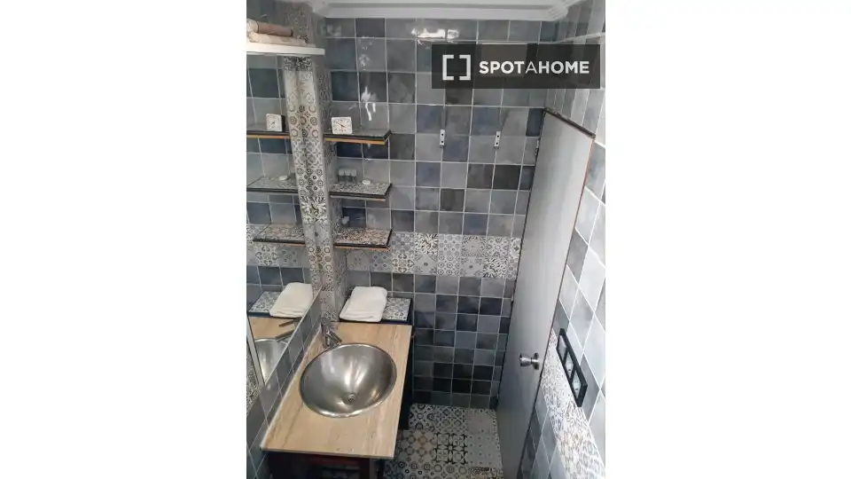 Baño de Piso de alquiler en Madrid con Aire acondicionado, Calefacción y Amueblado