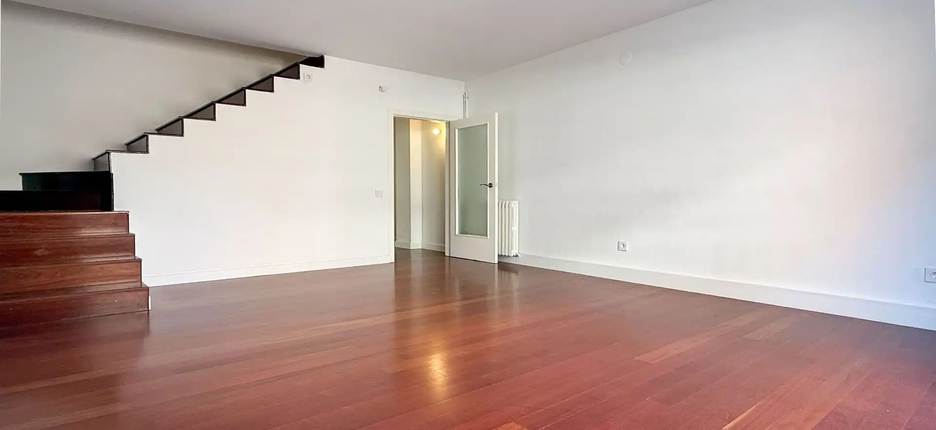 Wohnzimmer von Einfamilien-Reihenhaus zum Verkauf in Sant Boi de Llobregat mit Klimaanlage und Heizung
