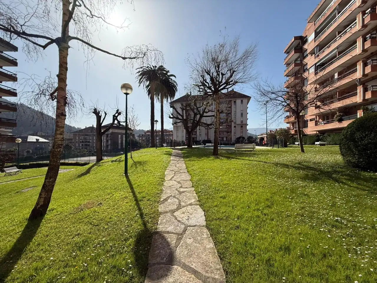 Vista exterior de Pis en venda en Castro-Urdiales amb Calefacció, Parquet i Terrassa