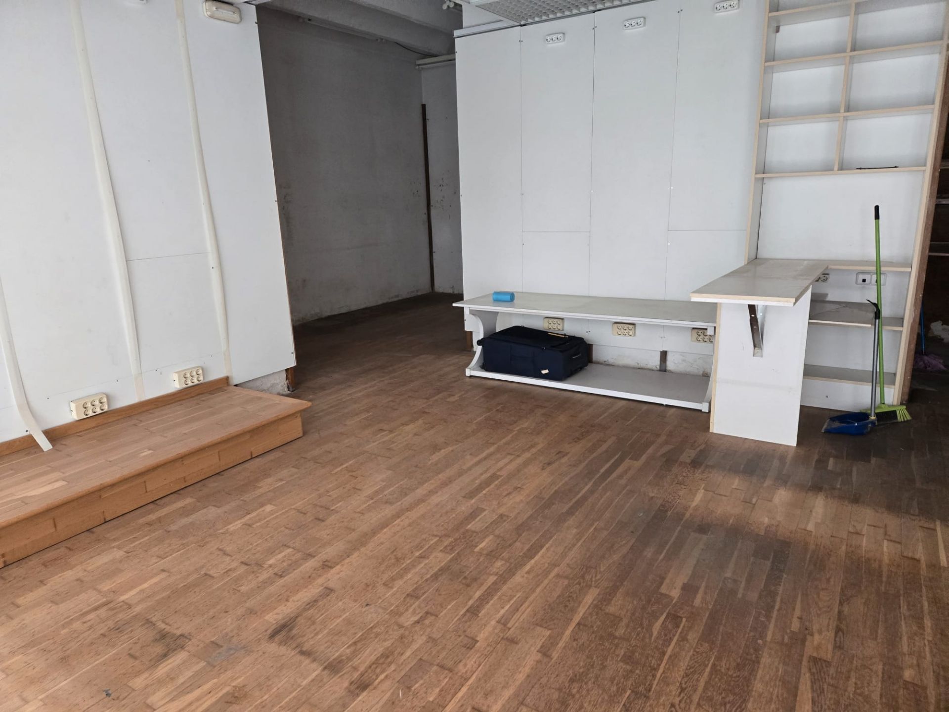 Premises for sale in L'Hospitalet de Llobregat  with Alarm
