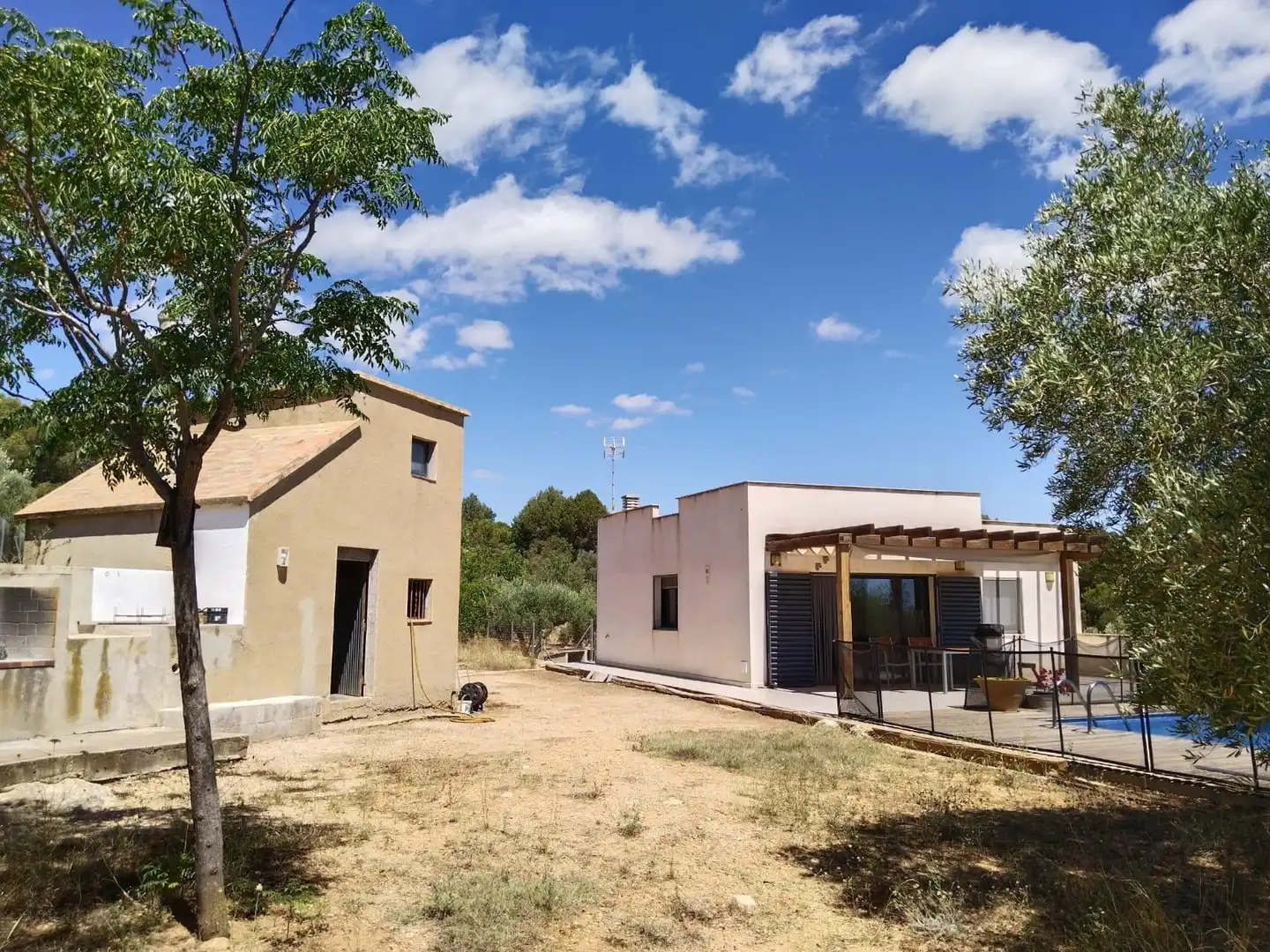 Vista exterior de Finca rústica en venda en El Perelló amb Jardí privat, Terrassa i Traster