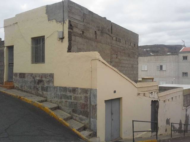 Piso en Venta en C/ Camilo Saint Saenz en Gáldar pueblo